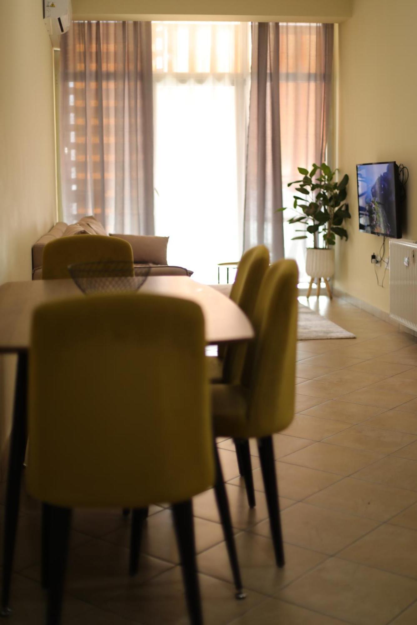 Pleasant Apartment With Free Dedicated Parking In Komuna E Parisit Tirana Exterior photo