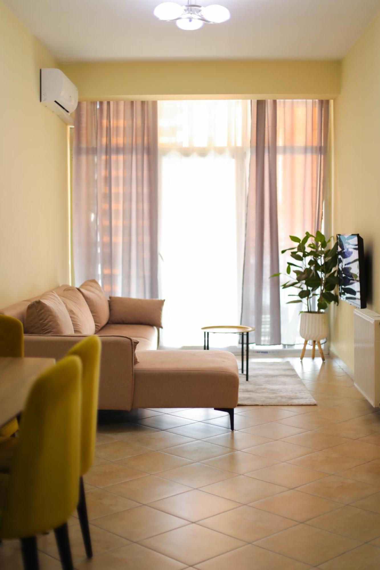 Pleasant Apartment With Free Dedicated Parking In Komuna E Parisit Tirana Exterior photo