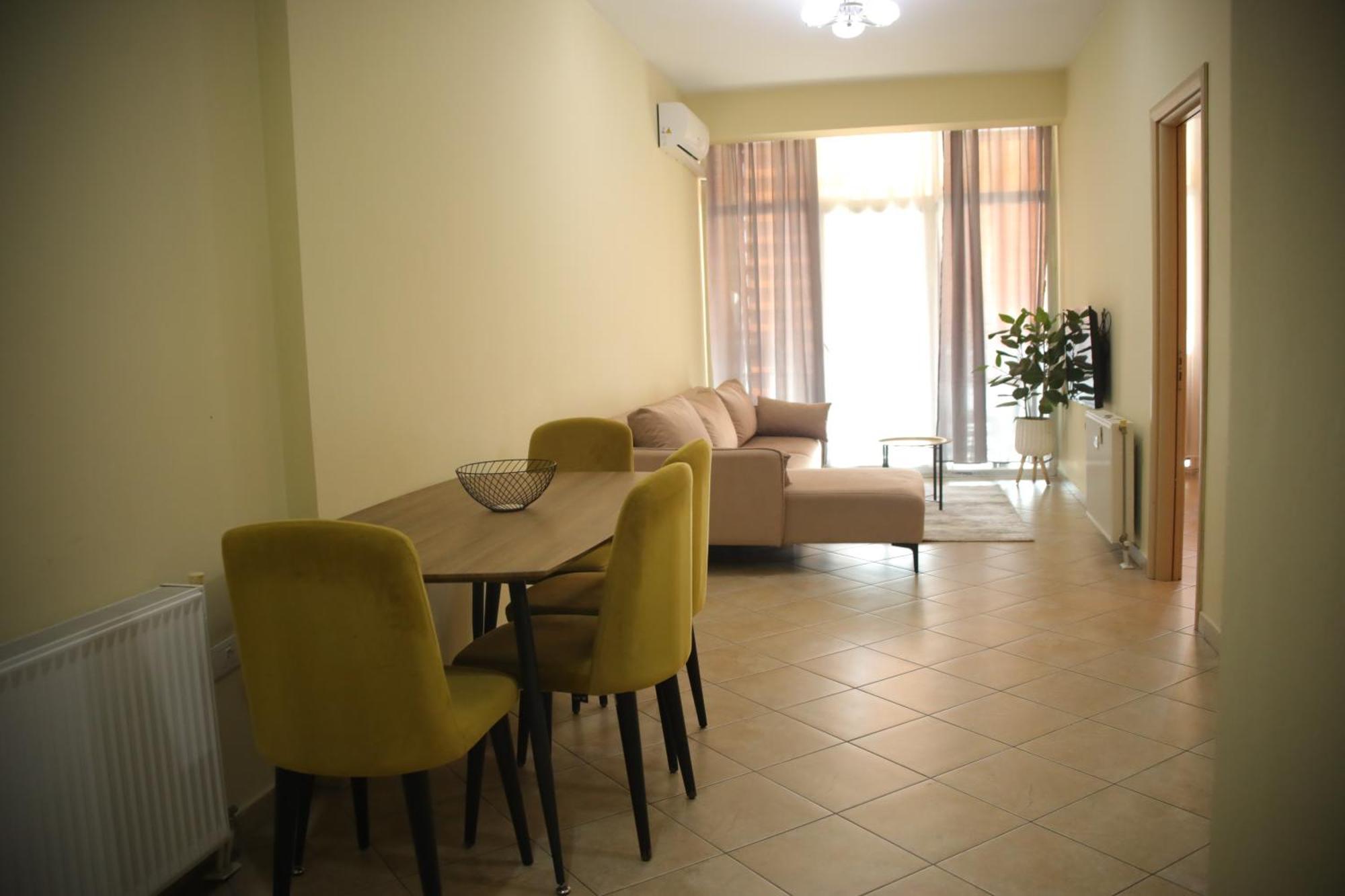 Pleasant Apartment With Free Dedicated Parking In Komuna E Parisit Tirana Exterior photo